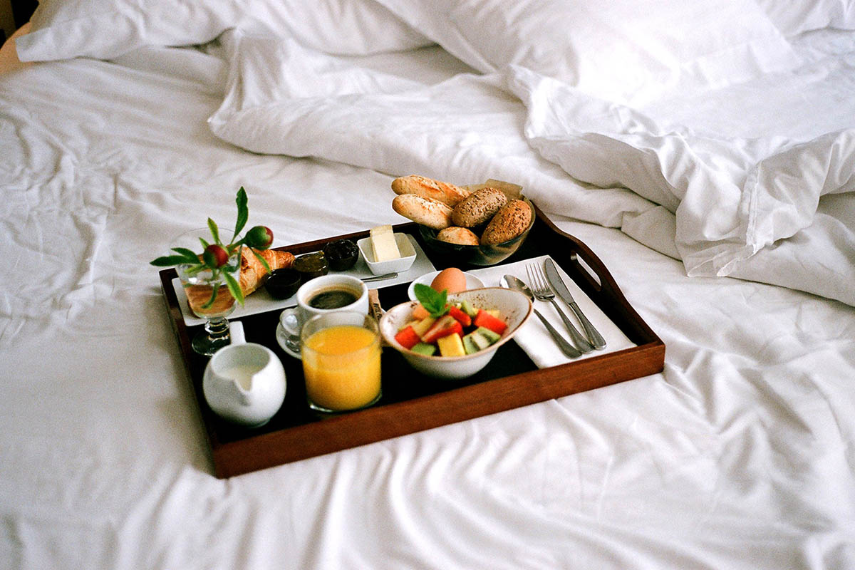 завтрак в номере гостиницы